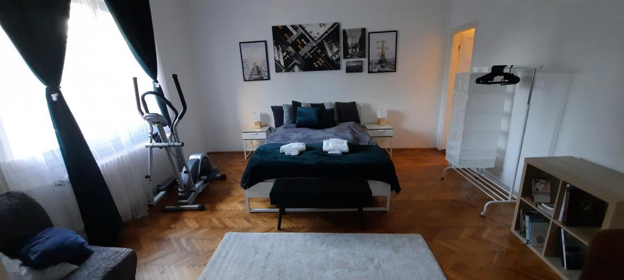 Apartment Hi-bp Garden Batsanyi With 4 Near The Train With Free Parking