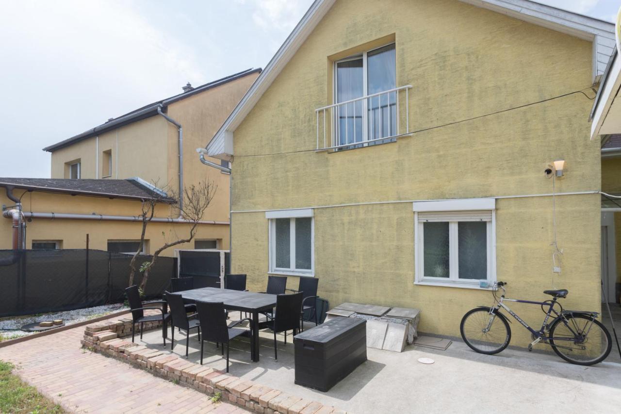 Hi-bp Garden Batsanyi With 4 Near The Train With Free Parking Apartment